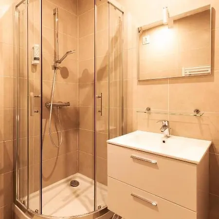 Hotel Le Val D'or & Le Theatre Suresnes