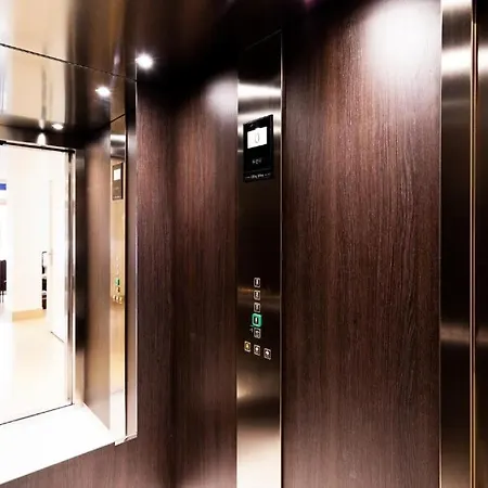Le Val D'or & Le Theatre Hotel 2*